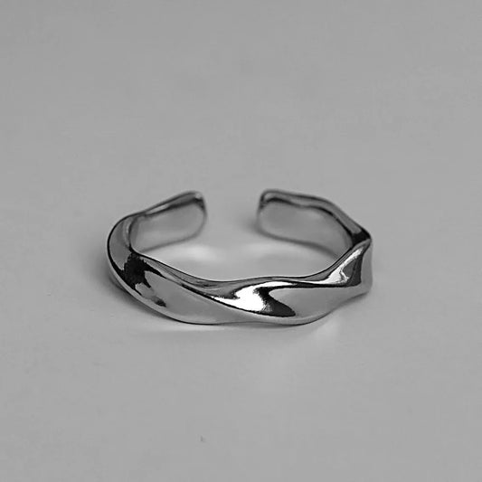 2024 Silver Color Mobius Rings for Men Women Trend Design Metal Twist Simple Open Adjustable Finger Ring Wholesale