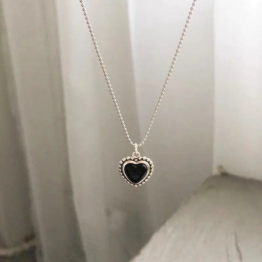 Kpop Black Heart Necklace French Metal Love Clavicle Chain Korean Simple Female Short Pendanklace Female Short Pendant for Women